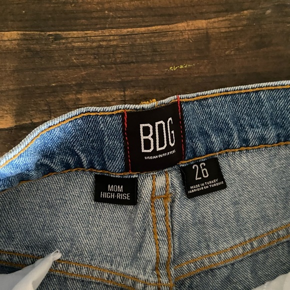BDG Jeans 26 Light Wash Distressed Mom High Rise Ripped Urban Outfitters - Picture 8 of 12